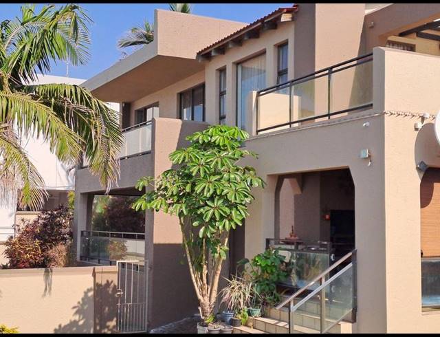 8 BEDROOM HOUSE FOR SALE IN MARGATE BEACH